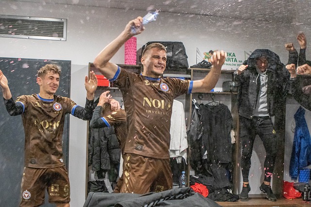 动不仅在商 动不仅在商